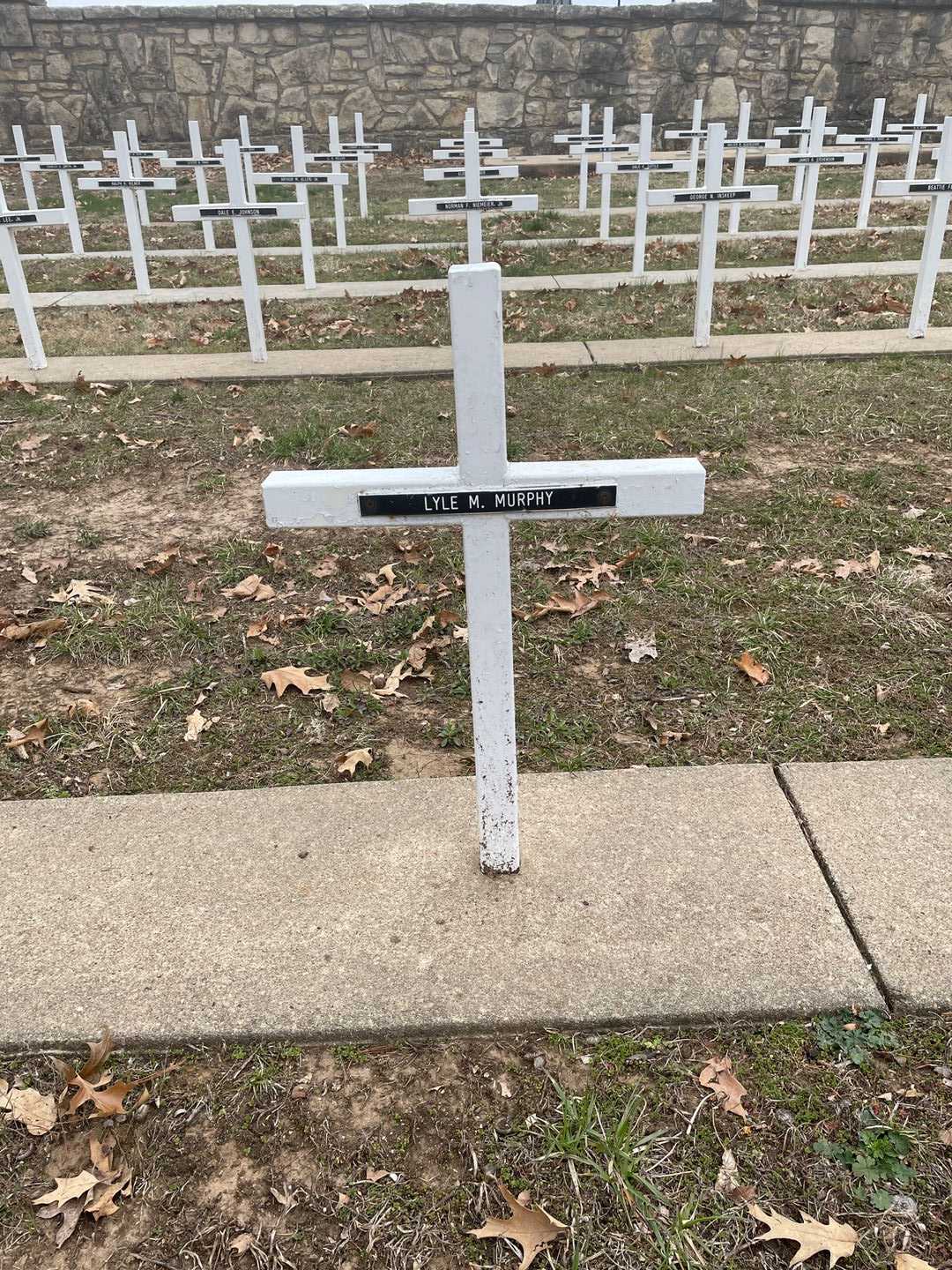Lyle M. Murphy's grave. Photo 3