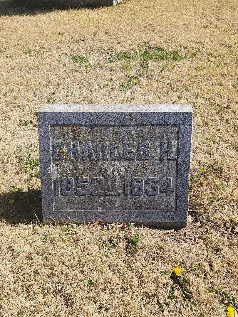 Charles Henry Yeakle's grave. Photo 3