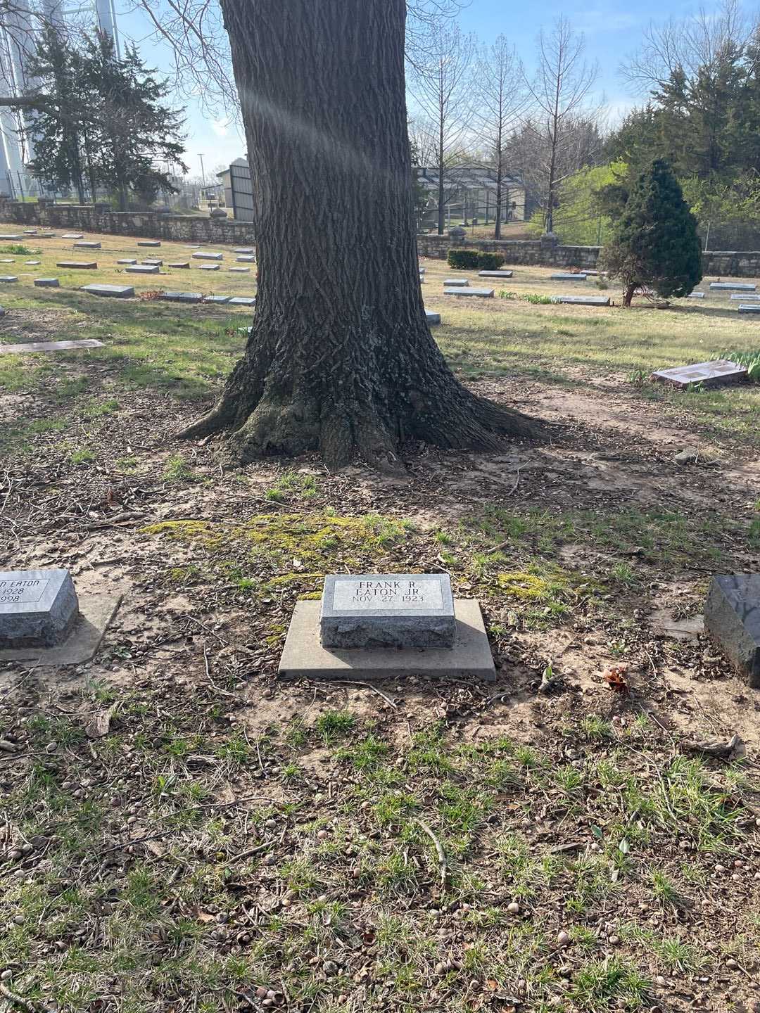 Frank R. Eaton Junior's grave. Photo 2