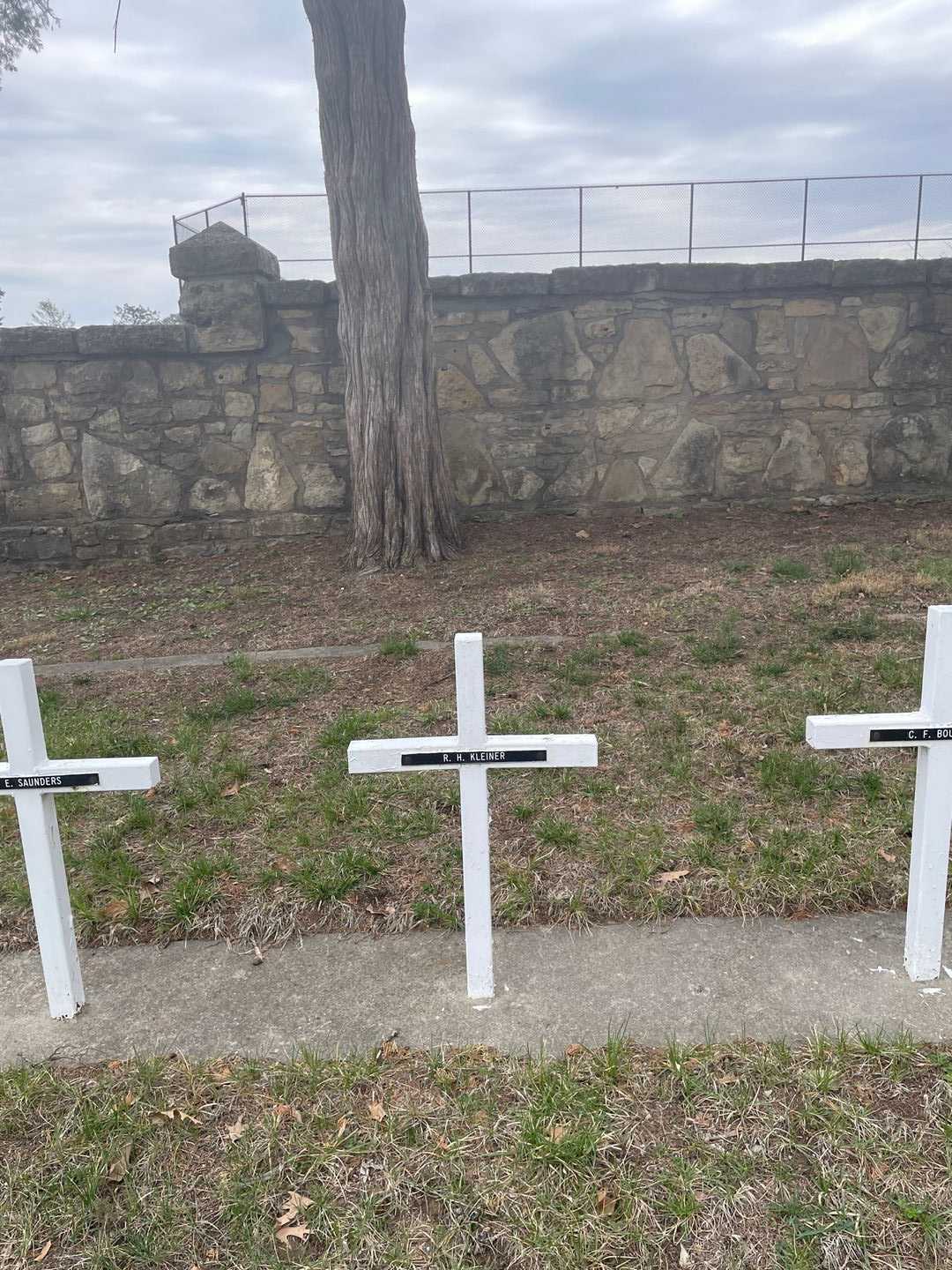 R. H. Kleiner's grave. Photo 2