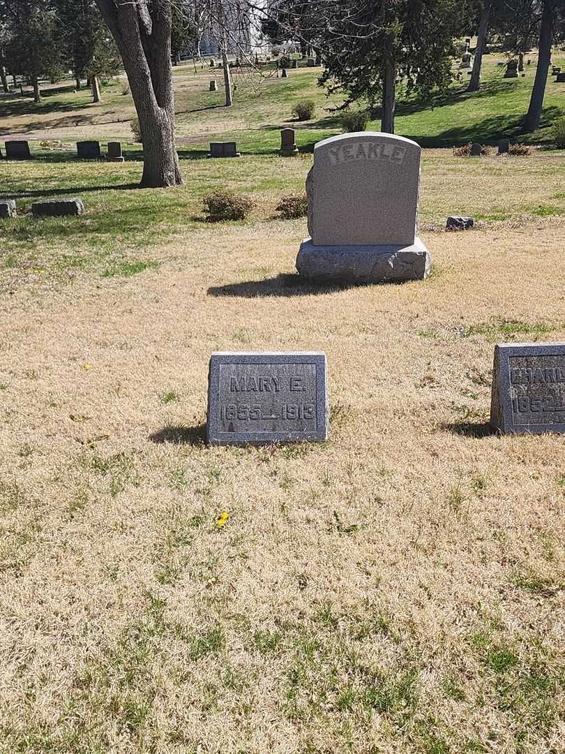 Mary E. Yeakle's grave. Photo 2