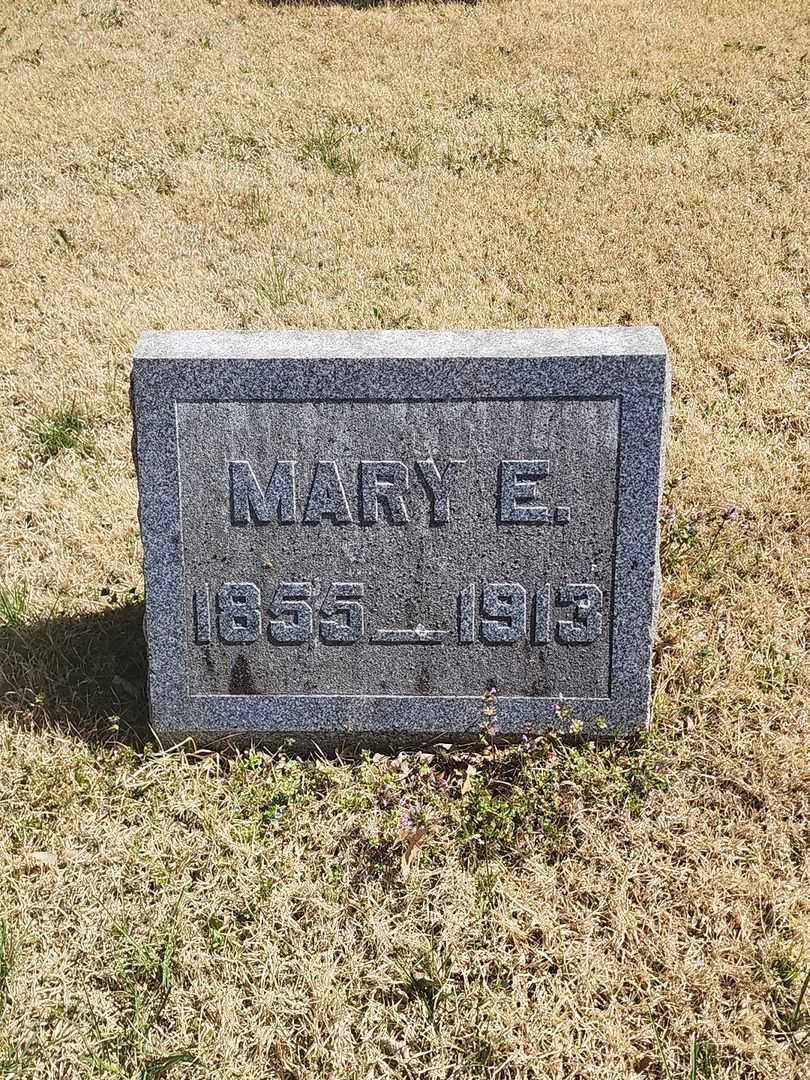 Mary E. Yeakle's grave. Photo 1