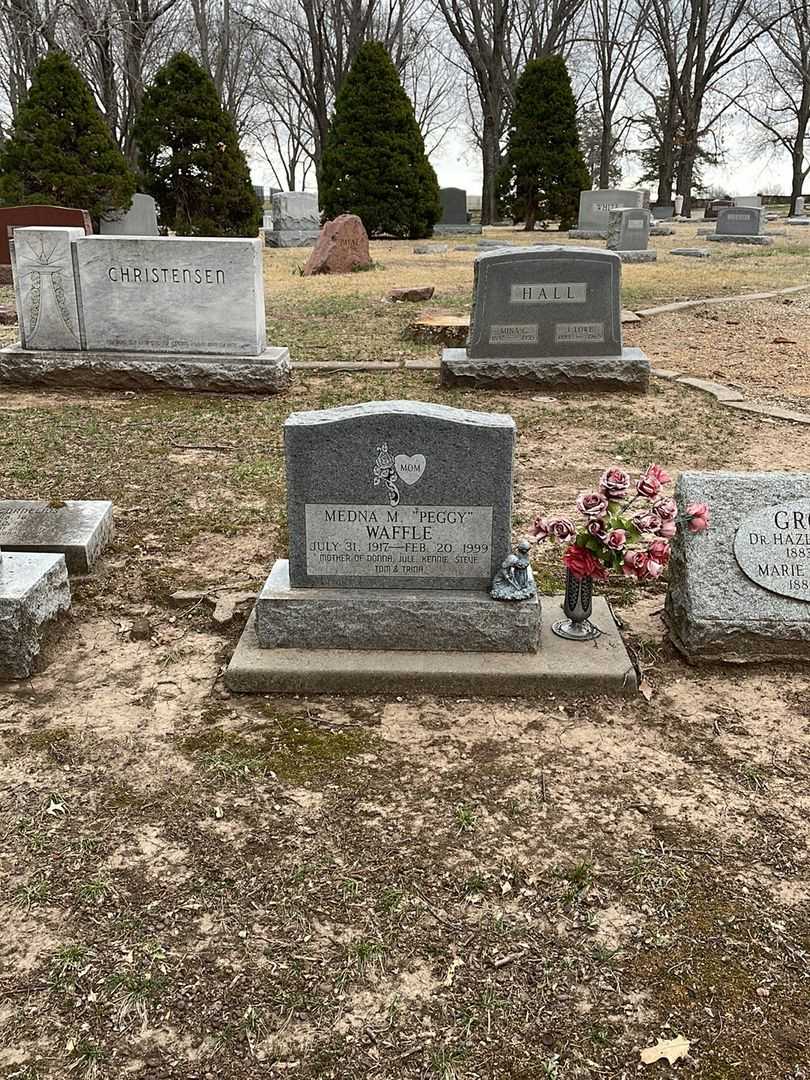 Medna M. "Peggy" Waffle's grave. Photo 2