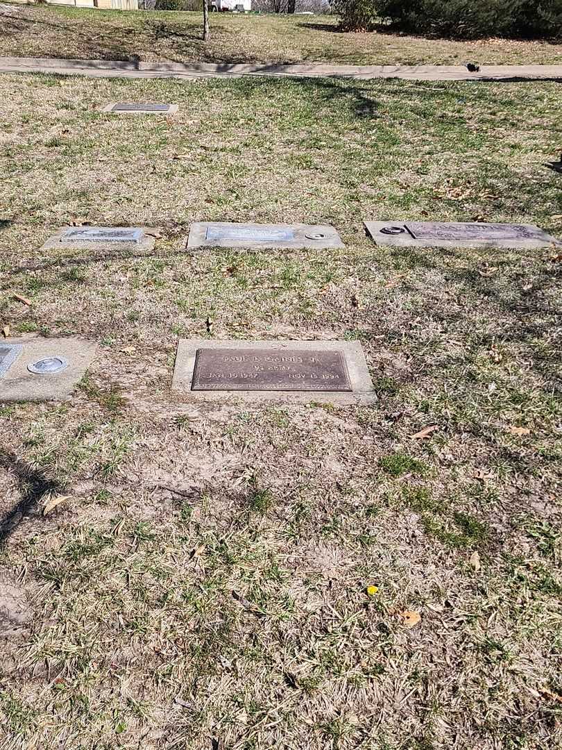 Paul L. Gaines Junior's grave. Photo 2