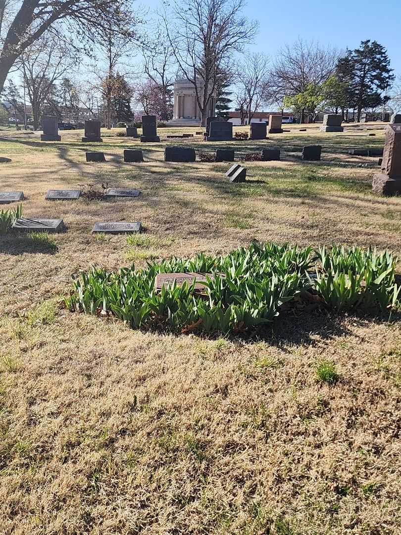 Gertrude Louise Spears's grave. Photo 2