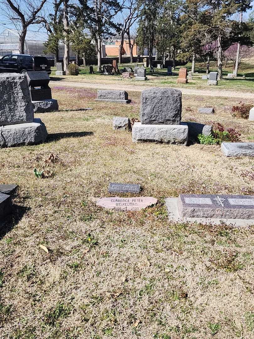 Clarence Peter Weixelman's grave. Photo 2