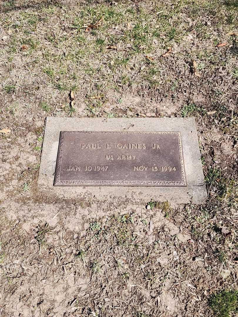 Paul L. Gaines Junior's grave. Photo 1