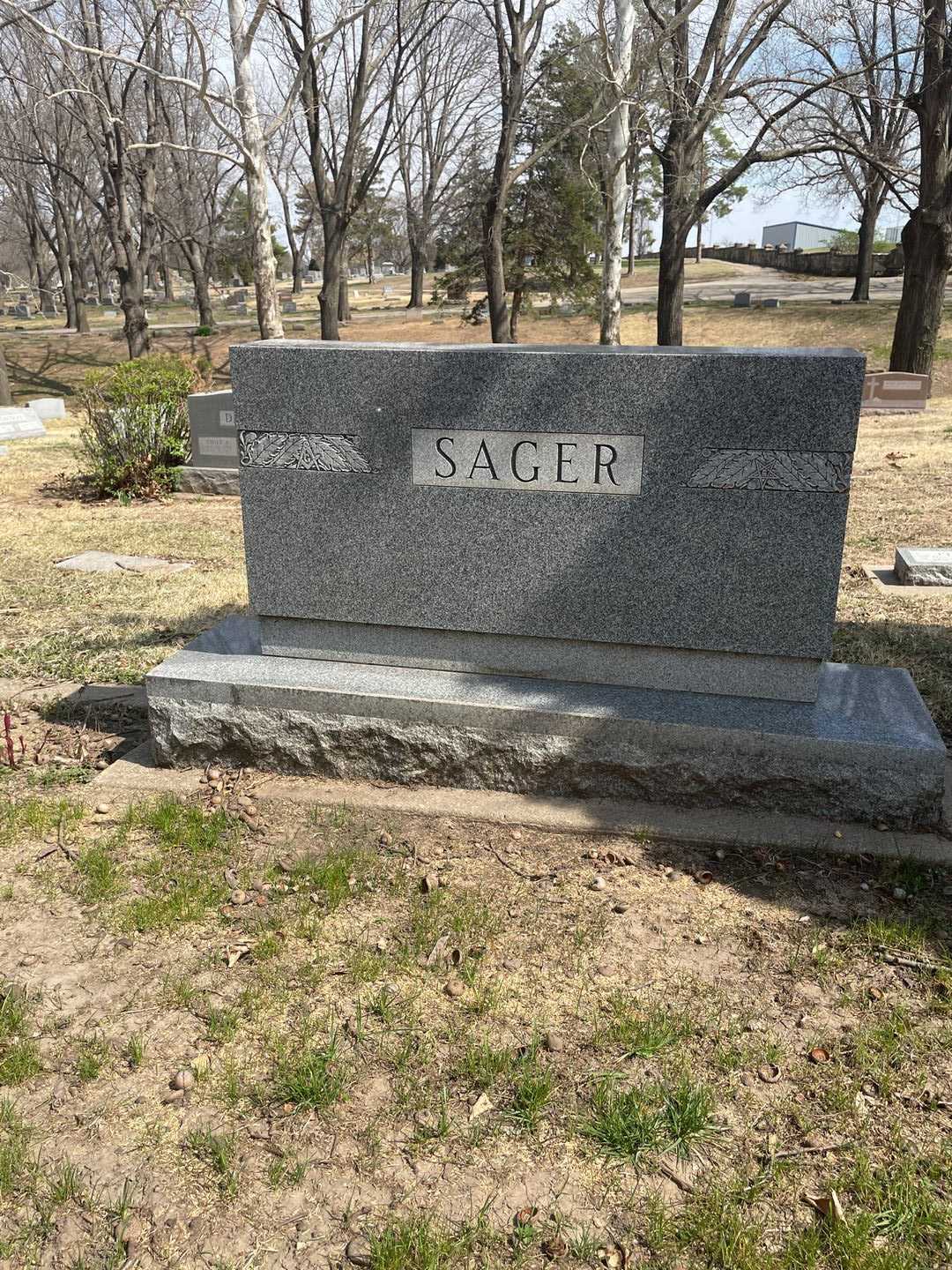Doctor Robert F. Sager's grave. Photo 1