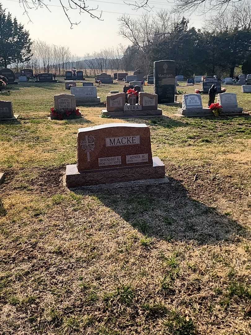 Bernard E. Macke's grave. Photo 2