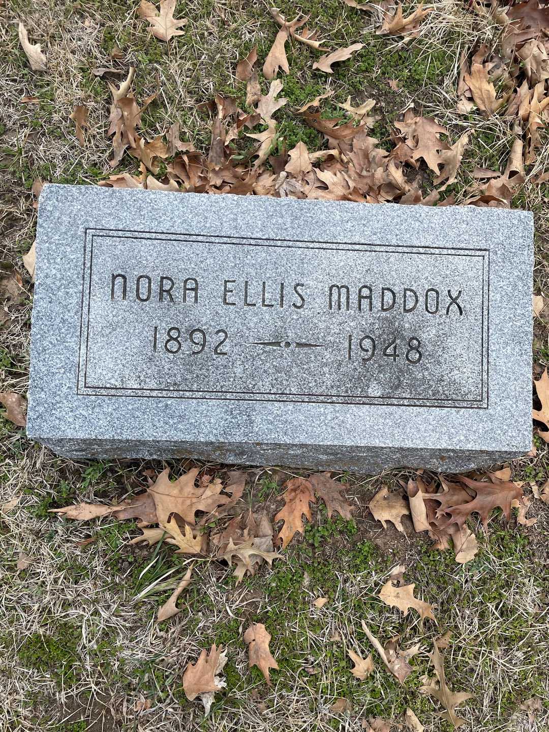 Nora Ellis Maddox's grave. Photo 1