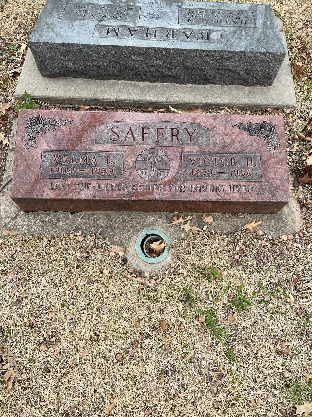 Victor H. Saffry's grave. Photo 1