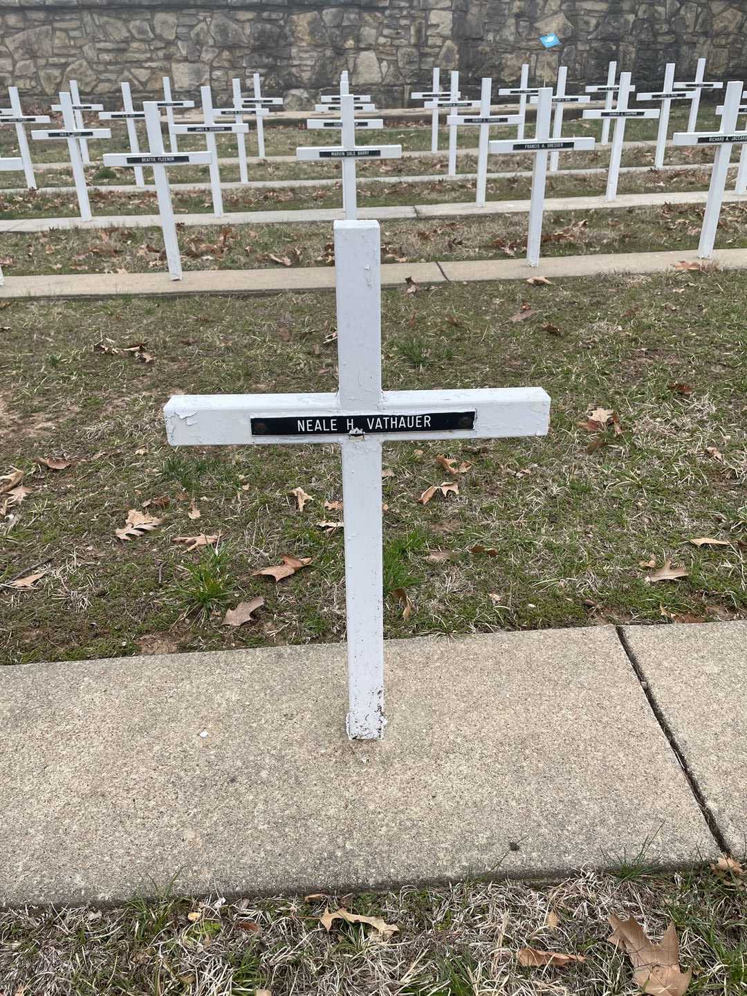 Neale H. Vathauer's grave. Photo 3