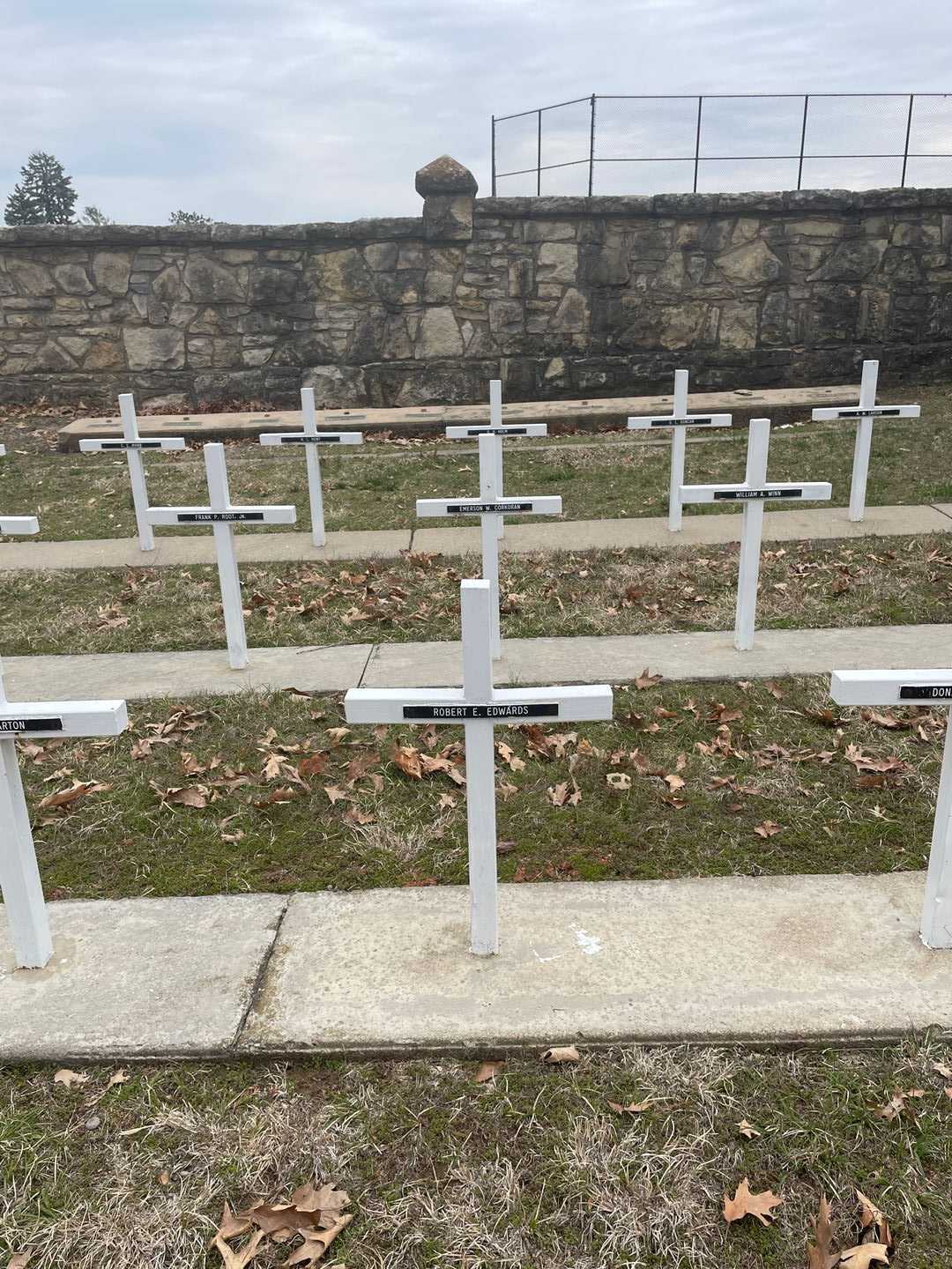 Robert E. Edwards's grave. Photo 2