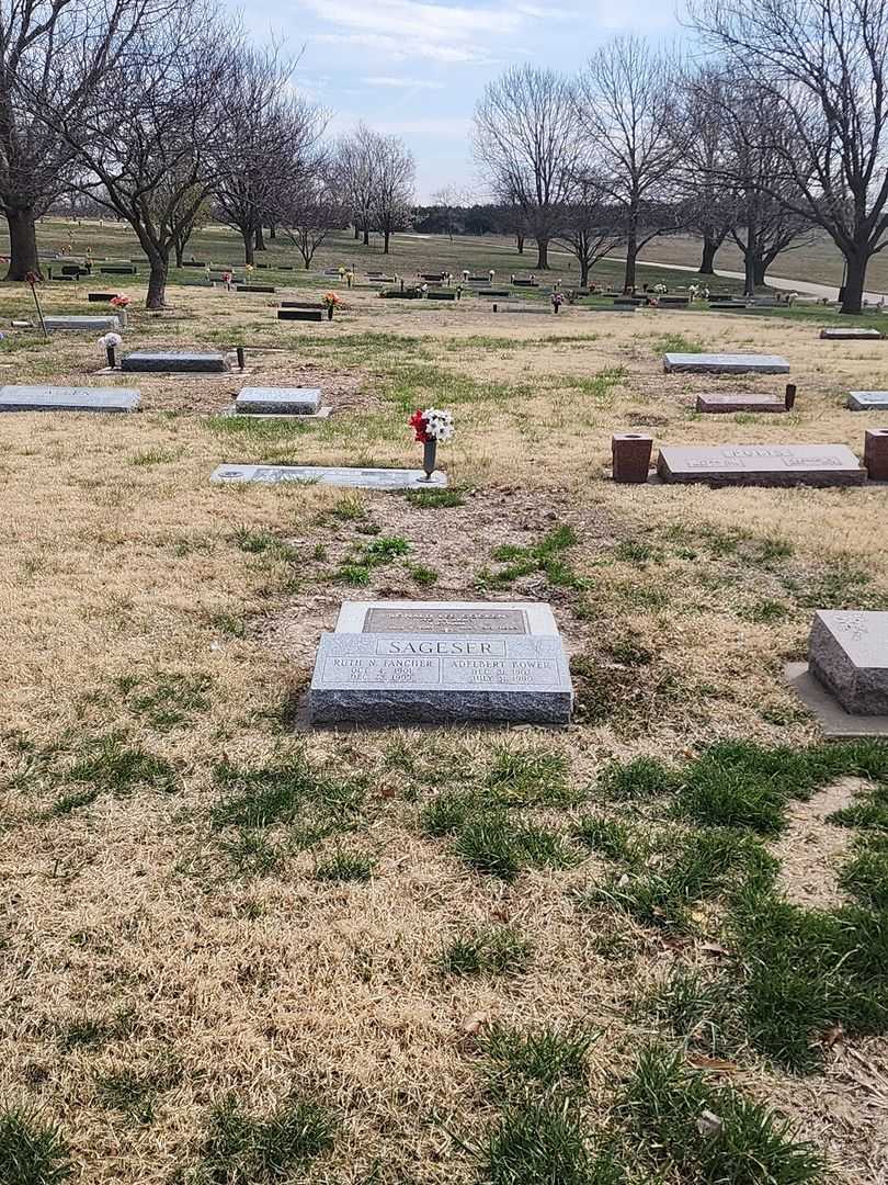 Doctor Adelbert Bower Sageser's grave. Photo 2
