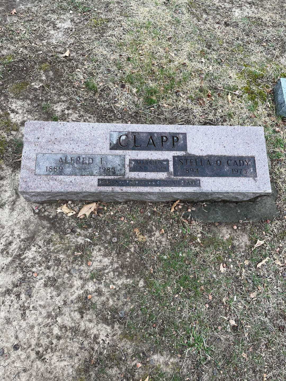 Stella O. Cady Clapp's grave. Photo 1