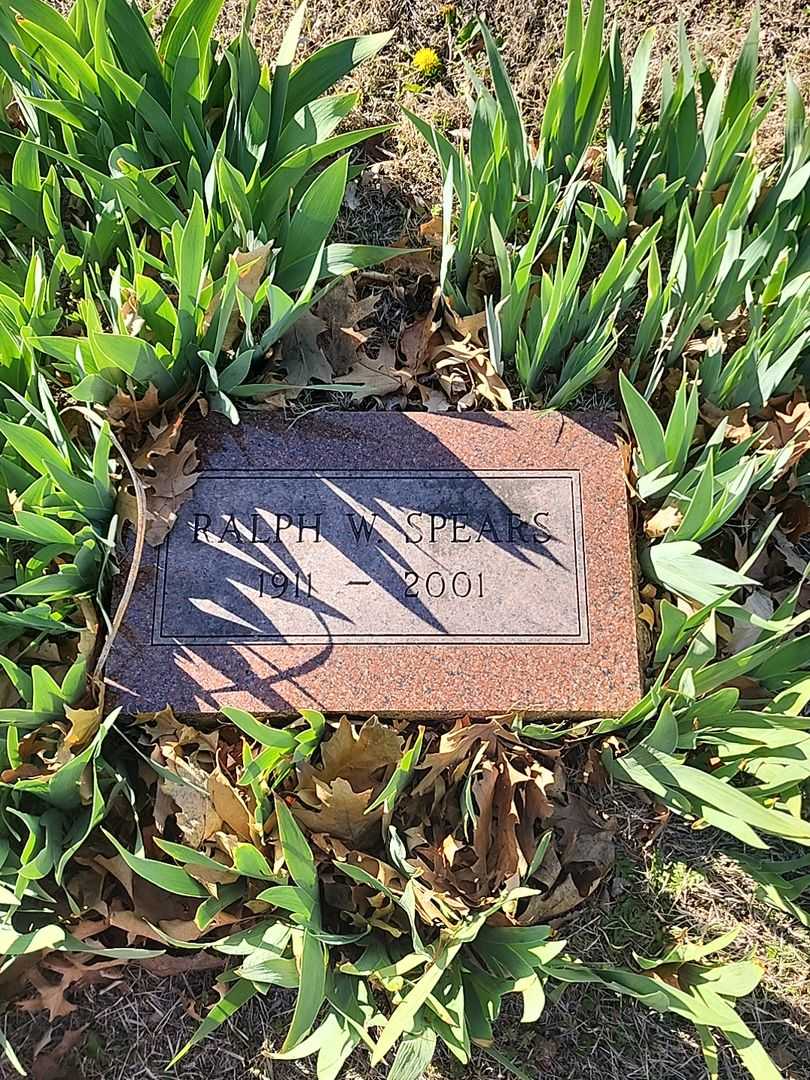 Ralph W. Spears's grave. Photo 3