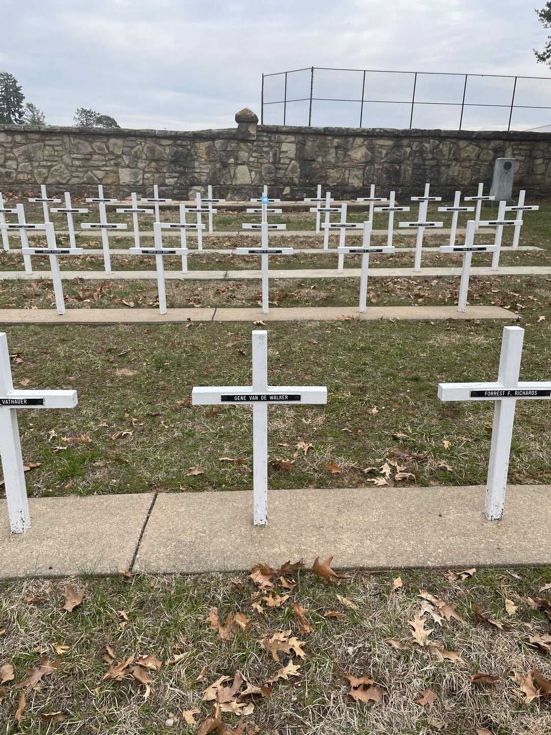 Gene Van De Walker's grave. Photo 2
