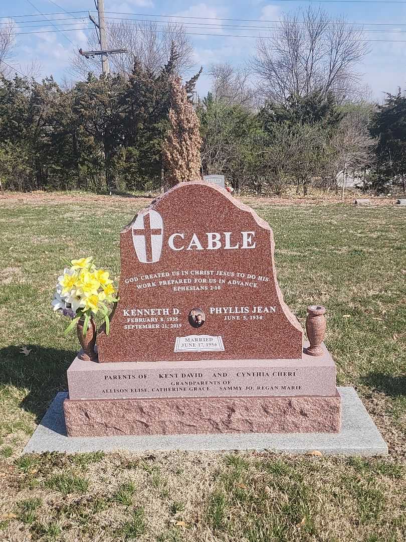 Kenneth D. Cable's grave. Photo 1