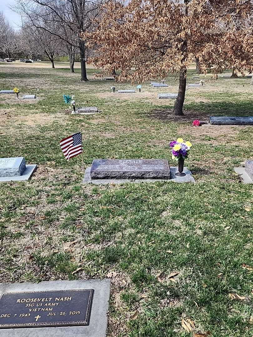 Roosevelt Nash's grave. Photo 2