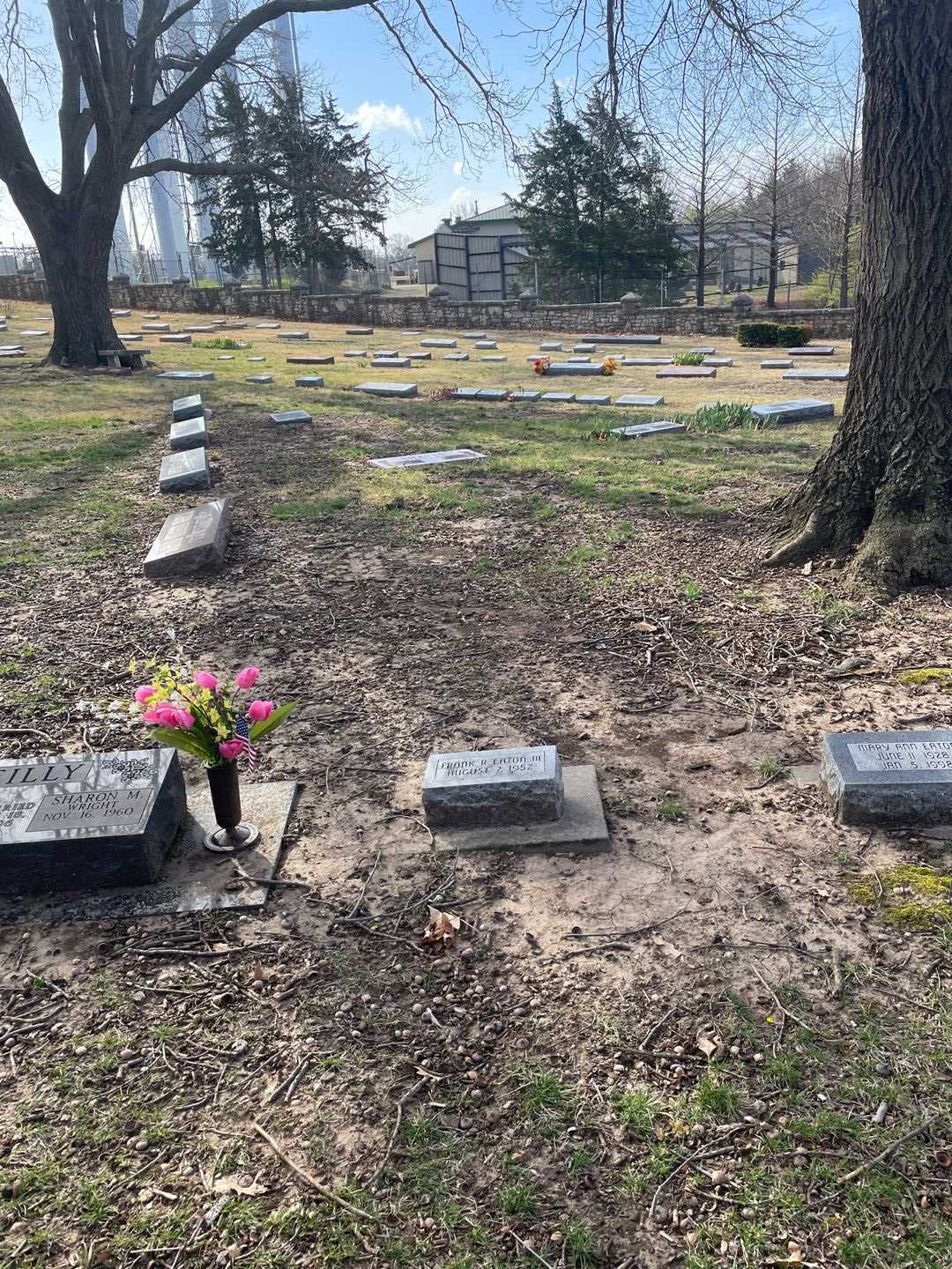 Frank R. Eaton Third's grave. Photo 2