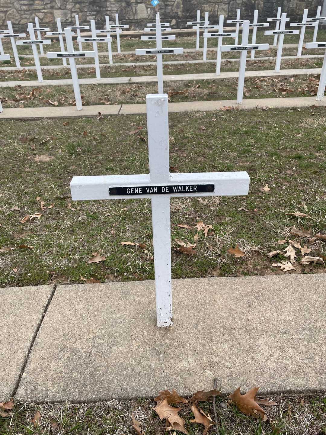 Gene Van De Walker's grave. Photo 3