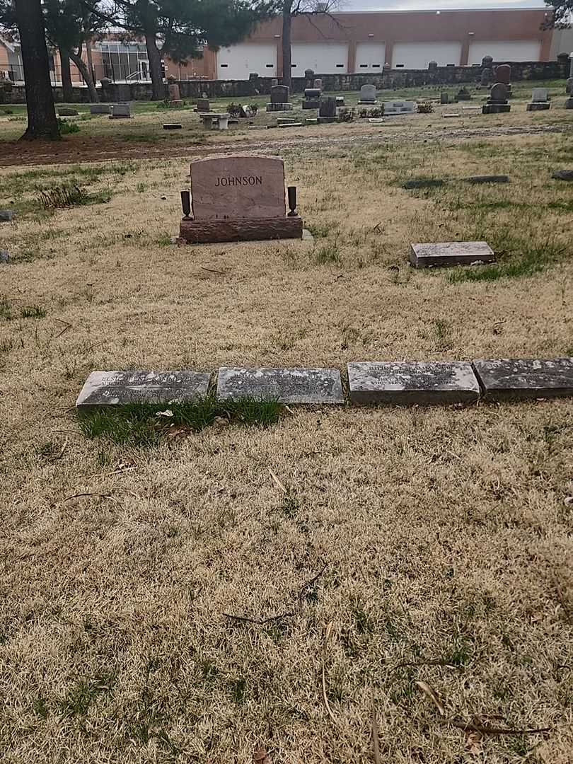 Emma Dorthy Kammeyer Hull's grave. Photo 2
