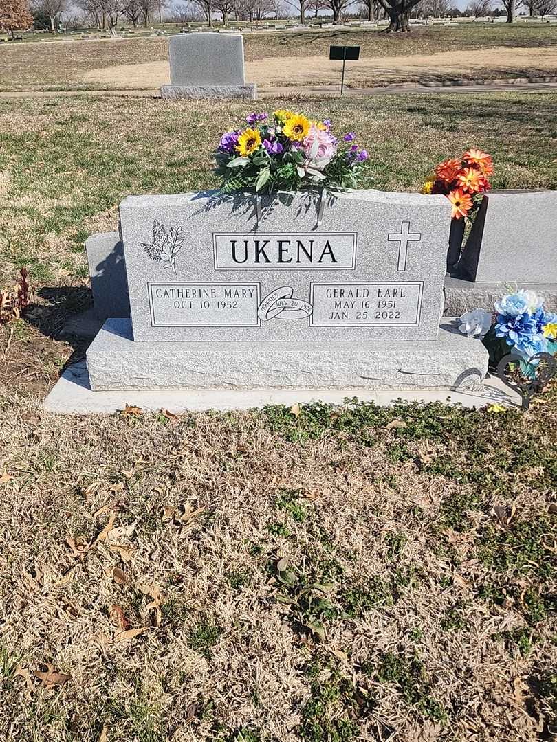 Gerald Earl "Jerry" Ukena's grave. Photo 1