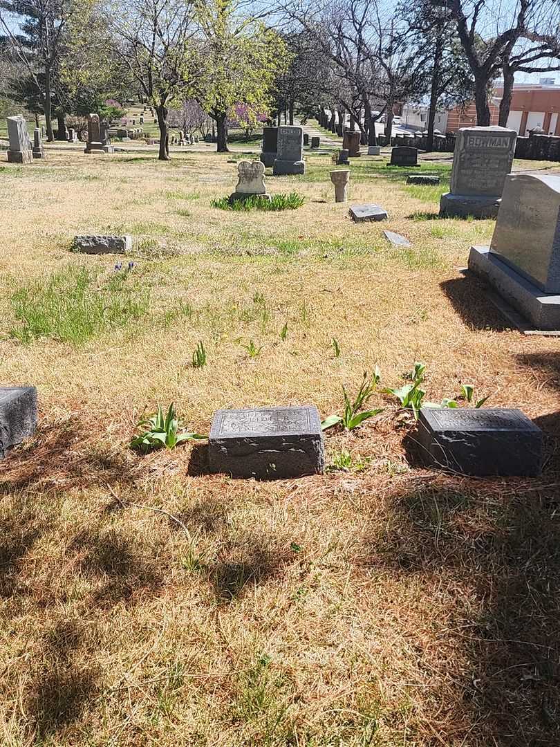 Esther Elsie Zeidler's grave. Photo 2