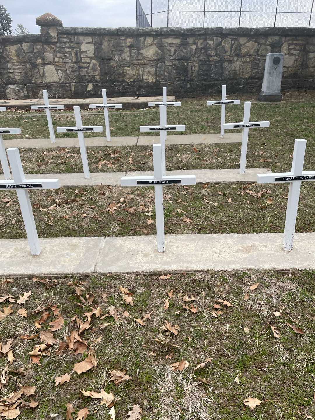 Ralph Newell's grave. Photo 2