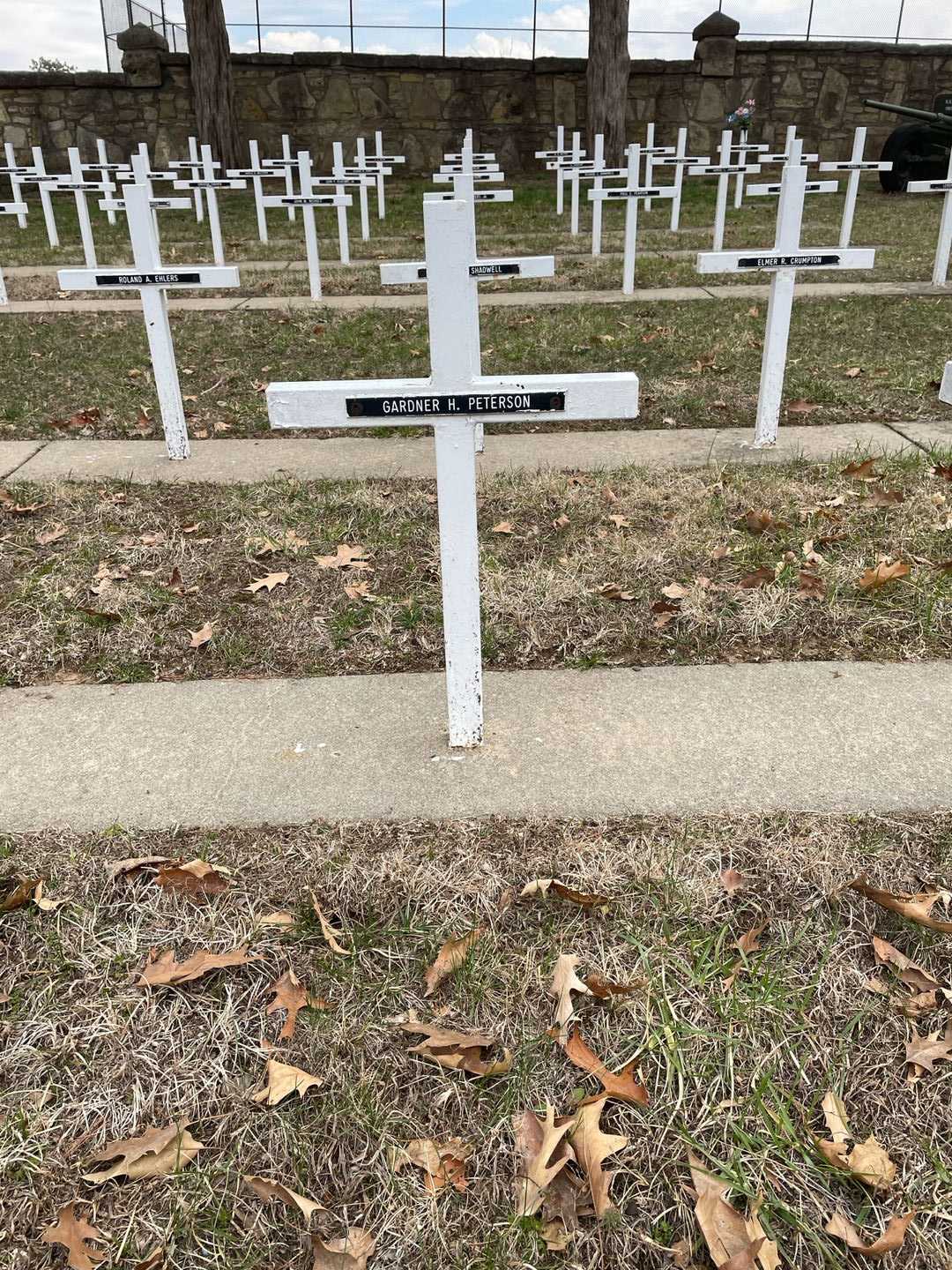 Gardner H. Peterson's grave. Photo 3