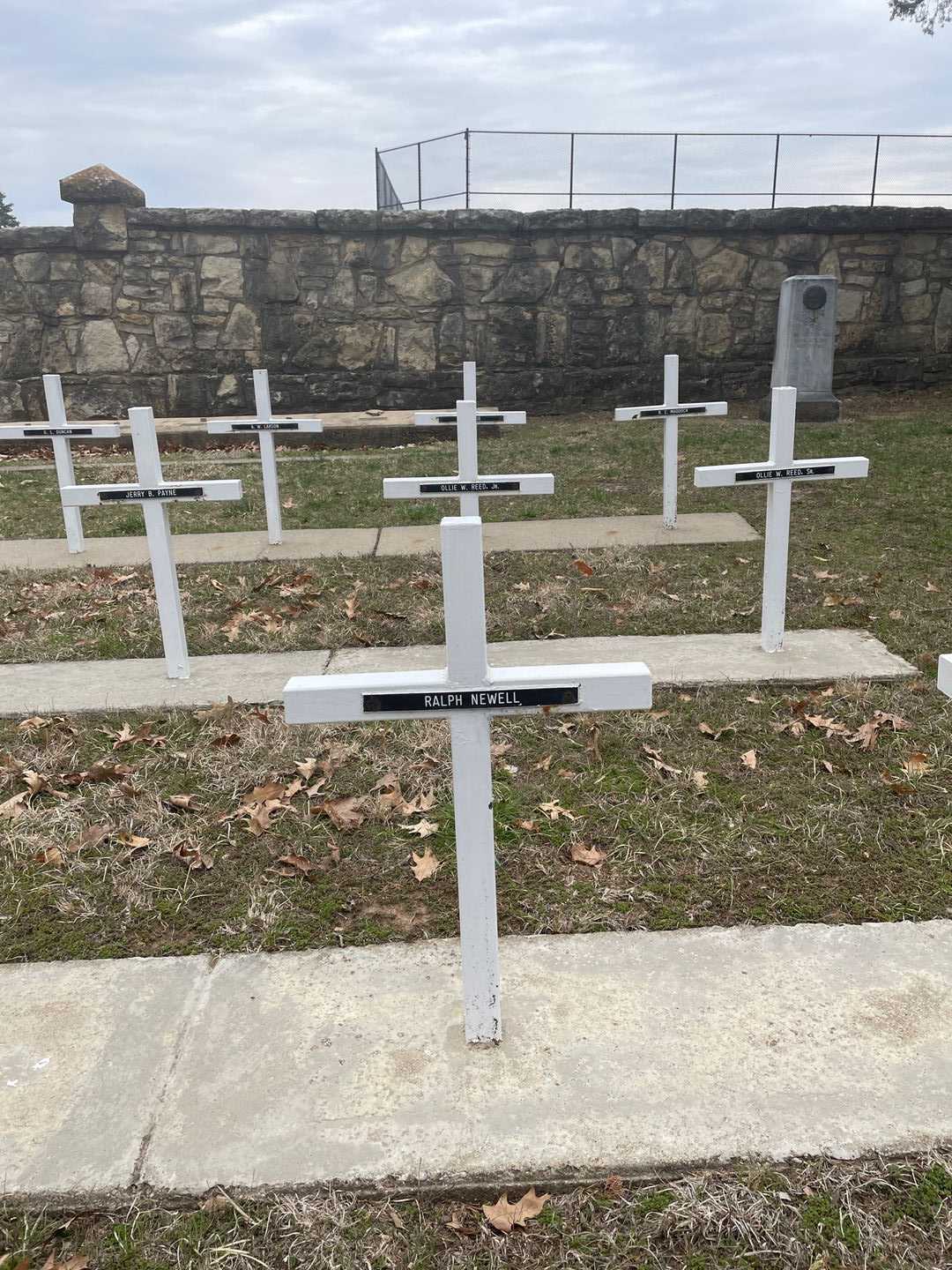 Ralph Newell's grave. Photo 3