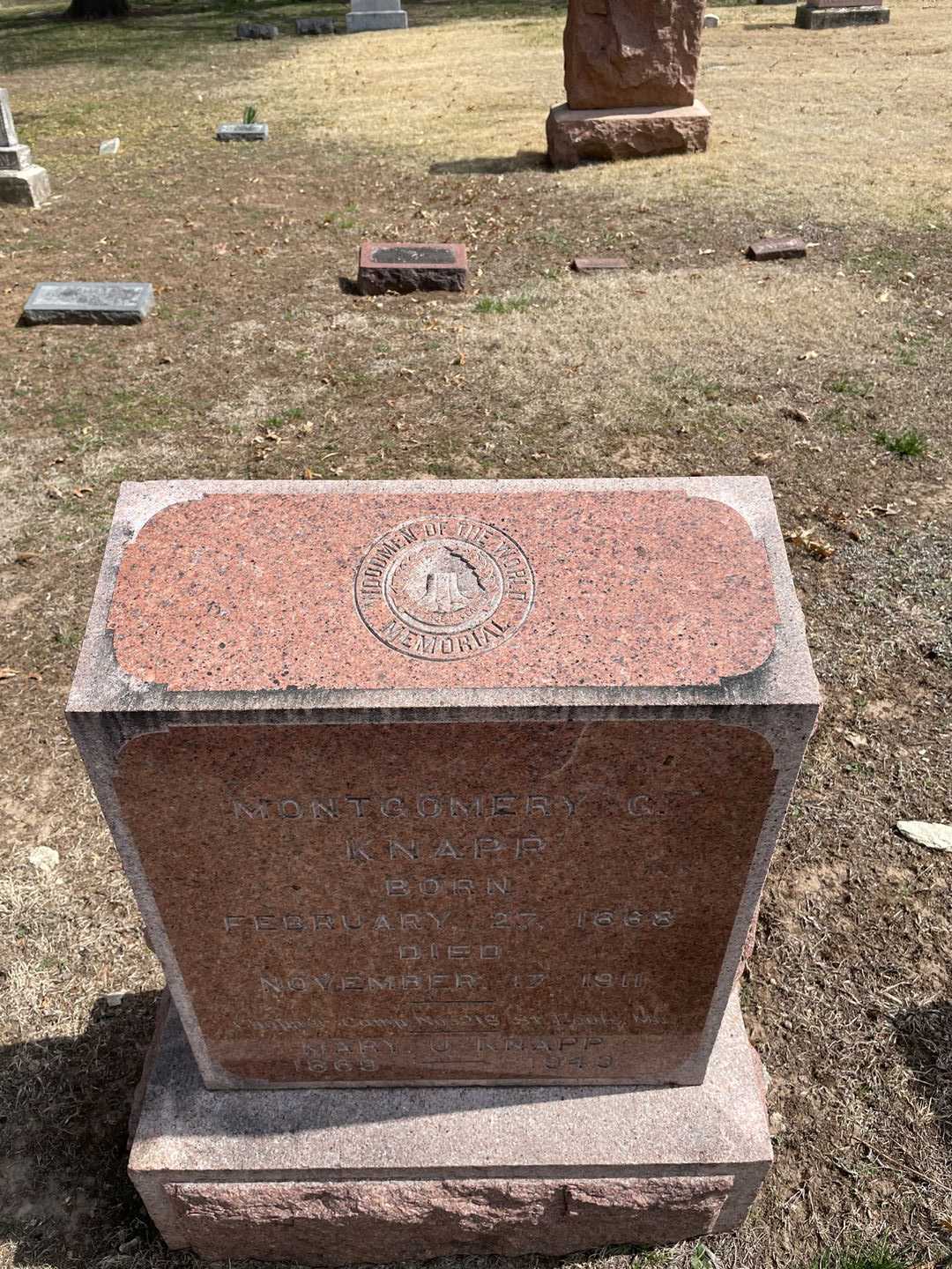Mary U. Knapp's grave. Photo 4