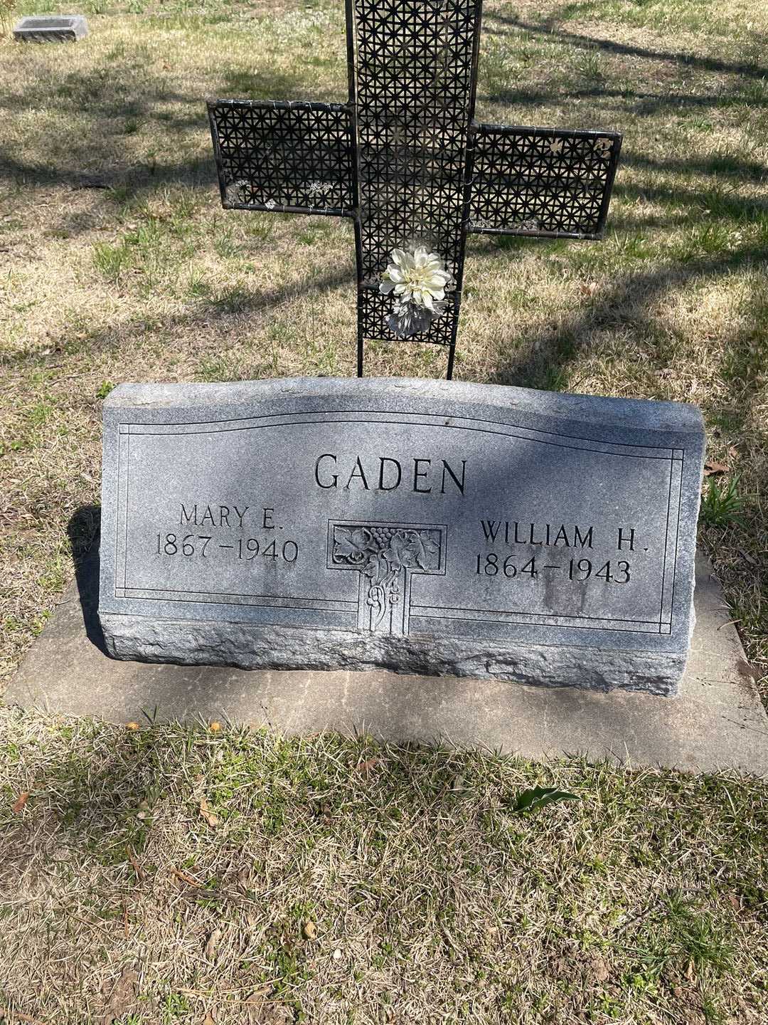 Mary Ellen Gaden's grave. Photo 1