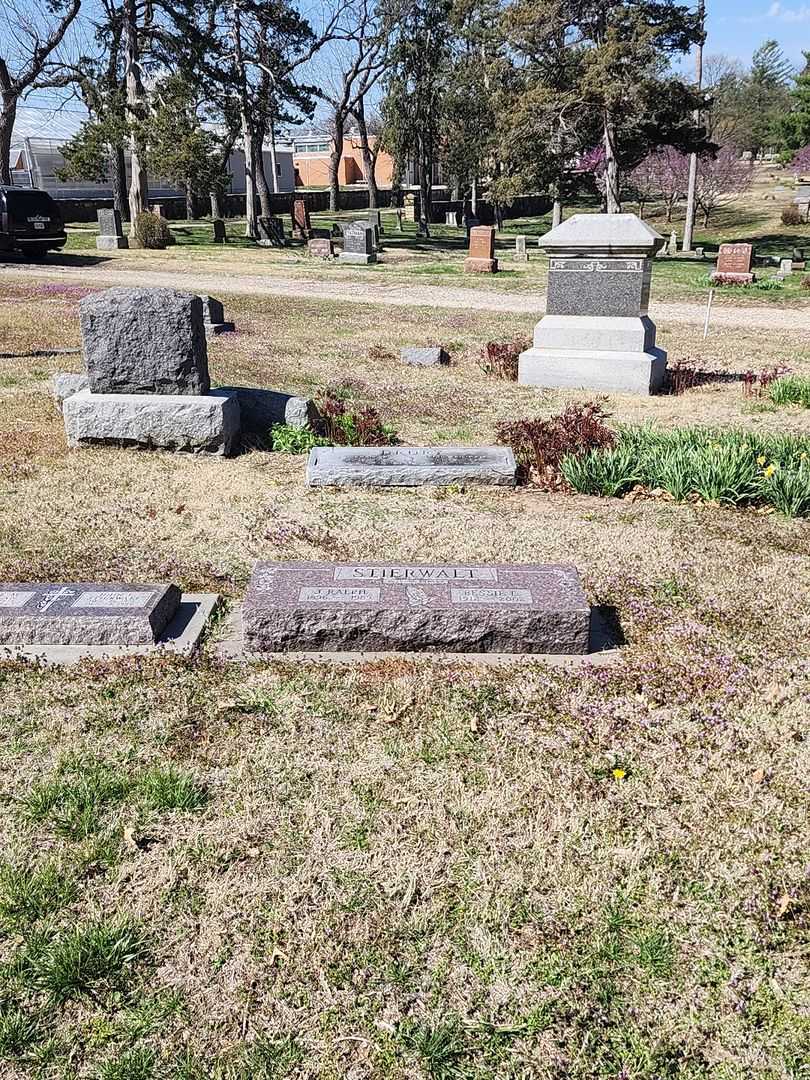 Bessie E. Stierwalt's grave. Photo 2