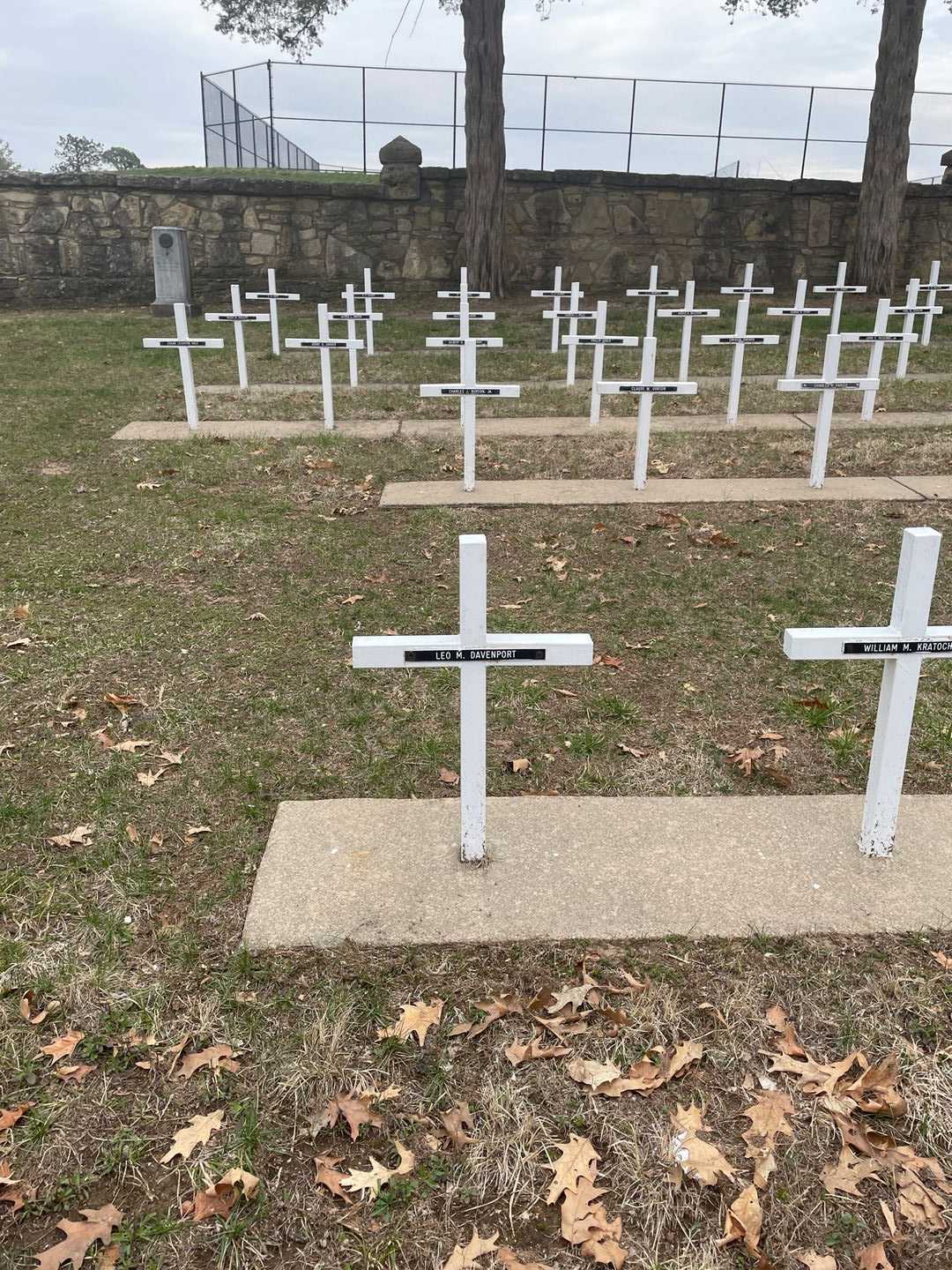Leo M. Davenport's grave. Photo 2