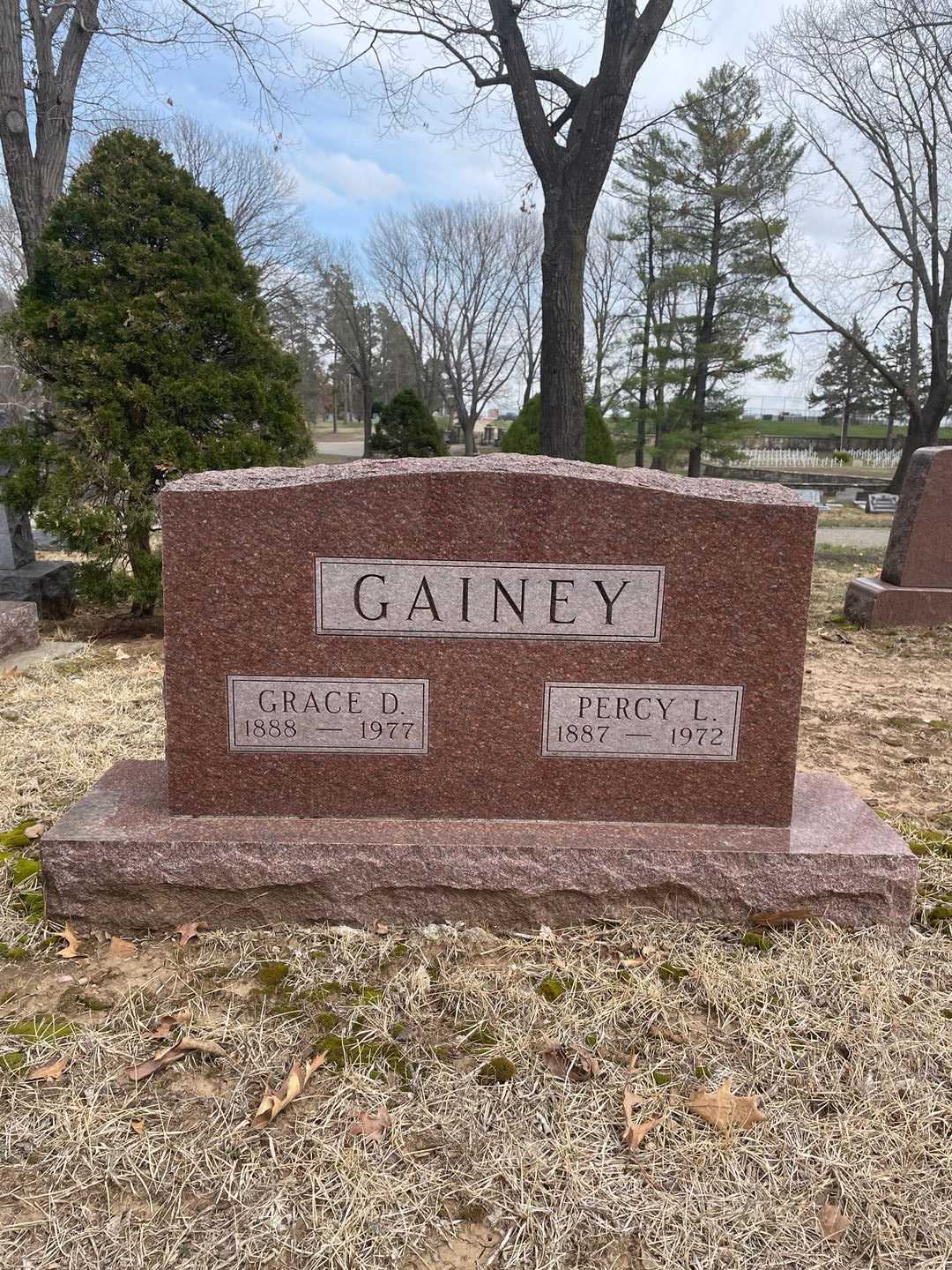 Grace D. Gainey's grave. Photo 1