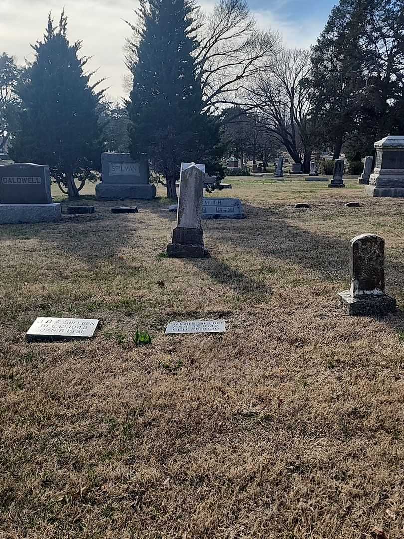 Sarah Bacon Shelden's grave. Photo 3