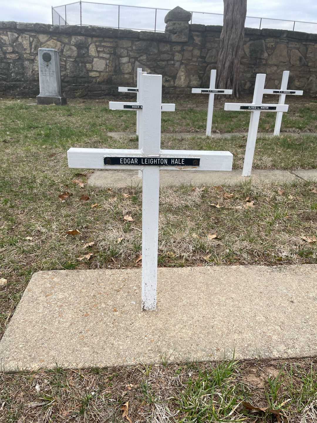 Edgar Leighton Hale's grave. Photo 3