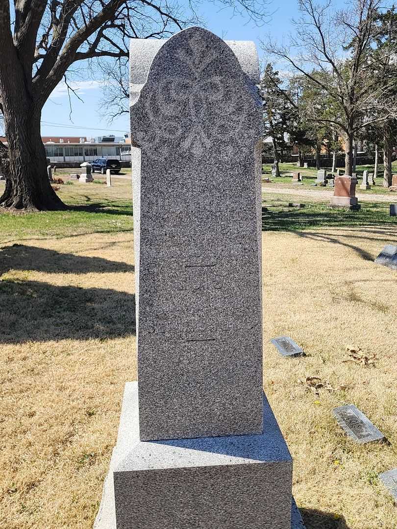 Lois Failyer's grave. Photo 3