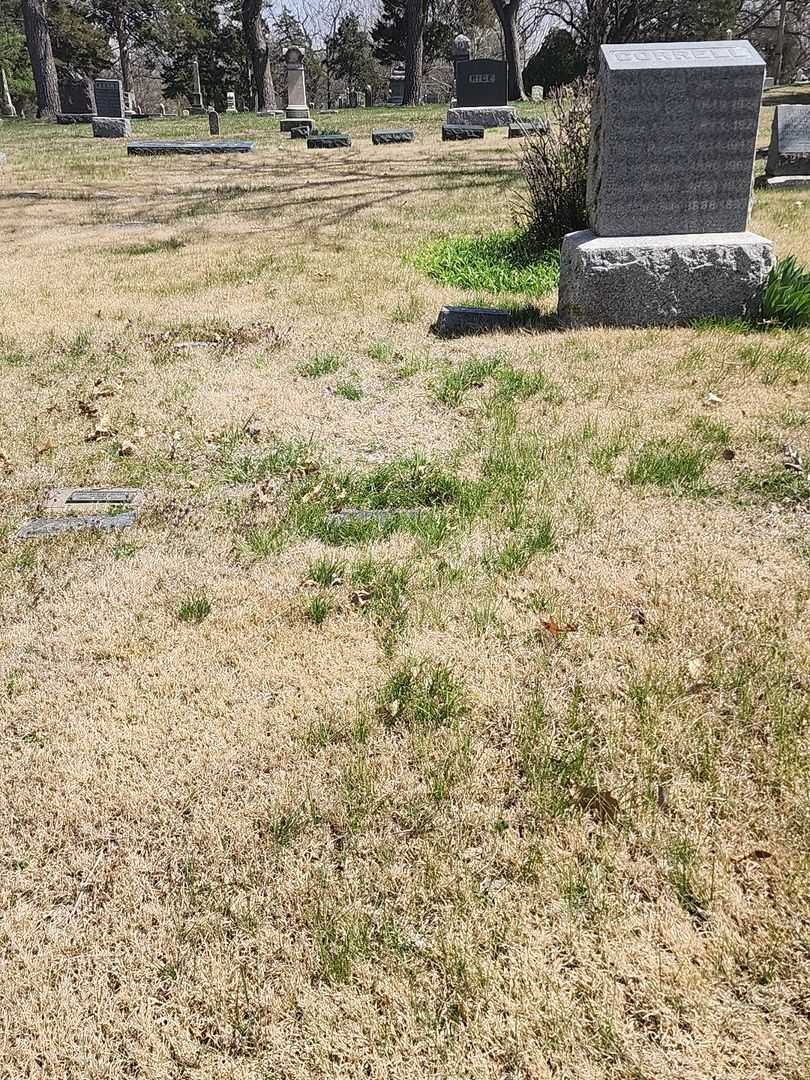 Frank E. Uhl's grave. Photo 2