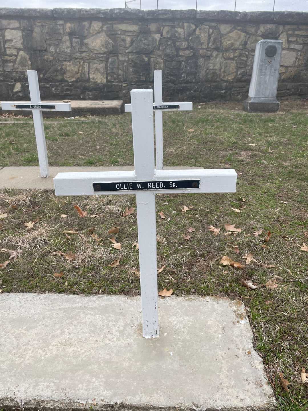 Ollie W. Reed Senior's grave. Photo 3