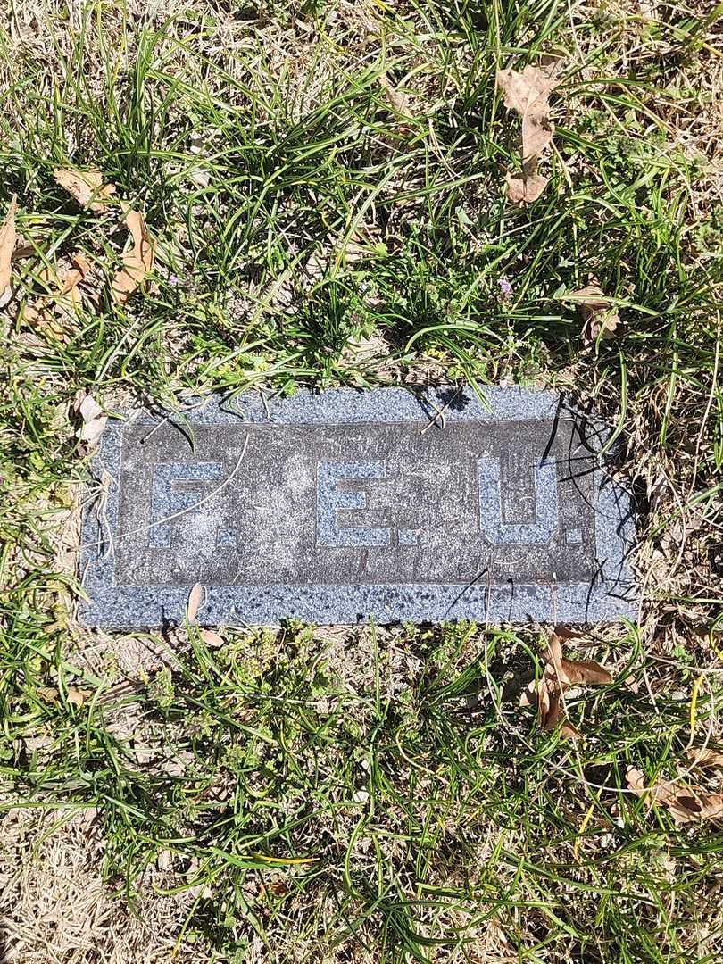 Frank E. Uhl's grave. Photo 3