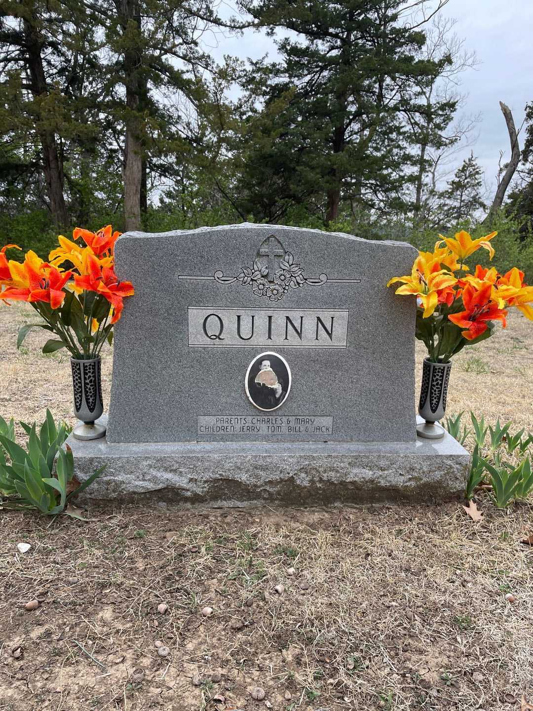 Charles W. Quinn's grave. Photo 1