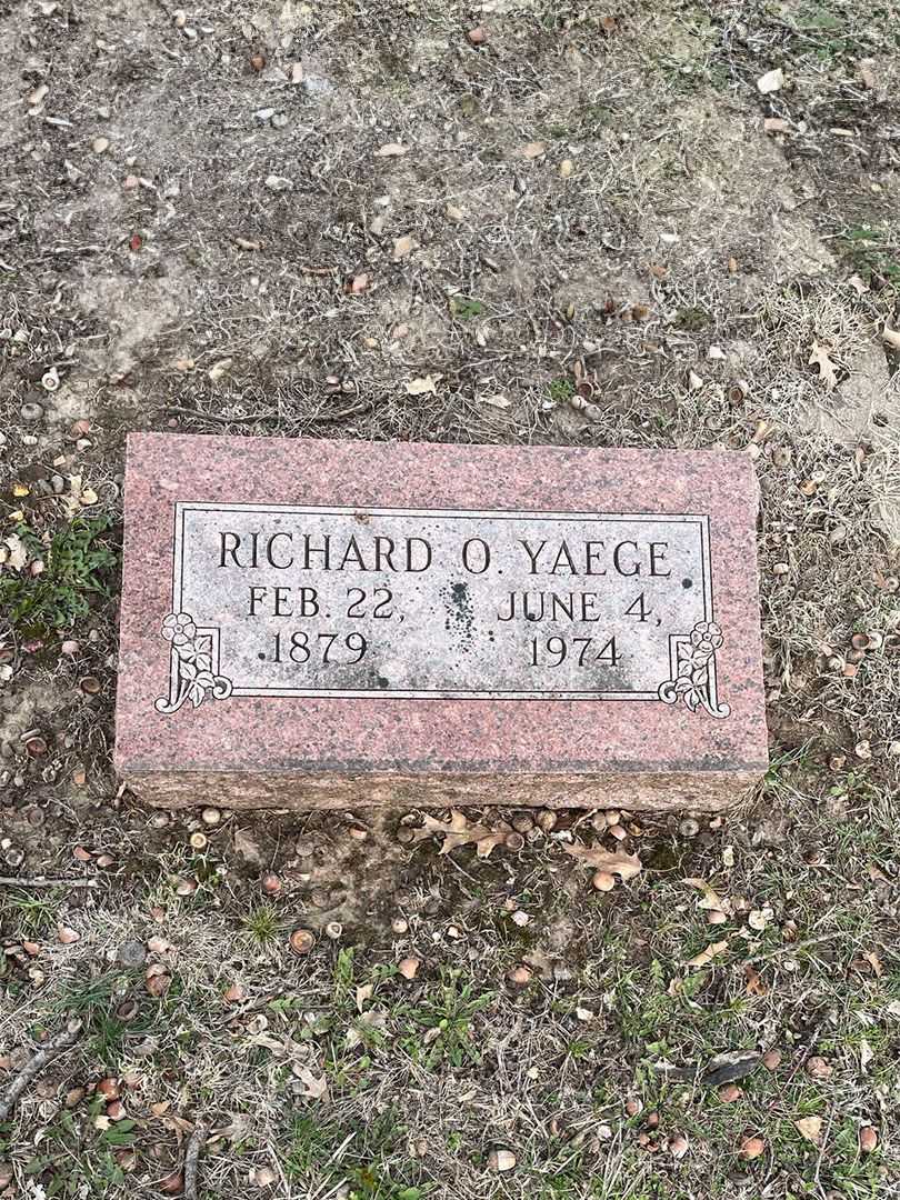 Richard O. Yaege's grave. Photo 1