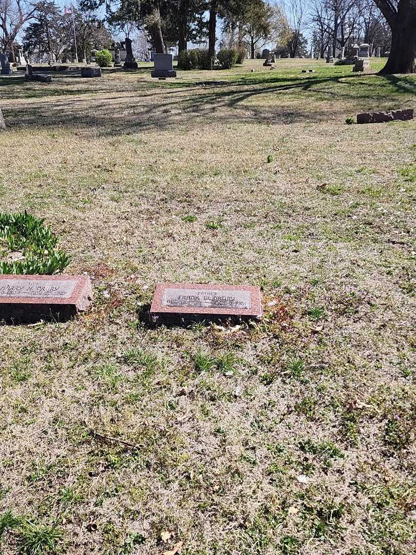 Frank W. Drury's grave. Photo 2