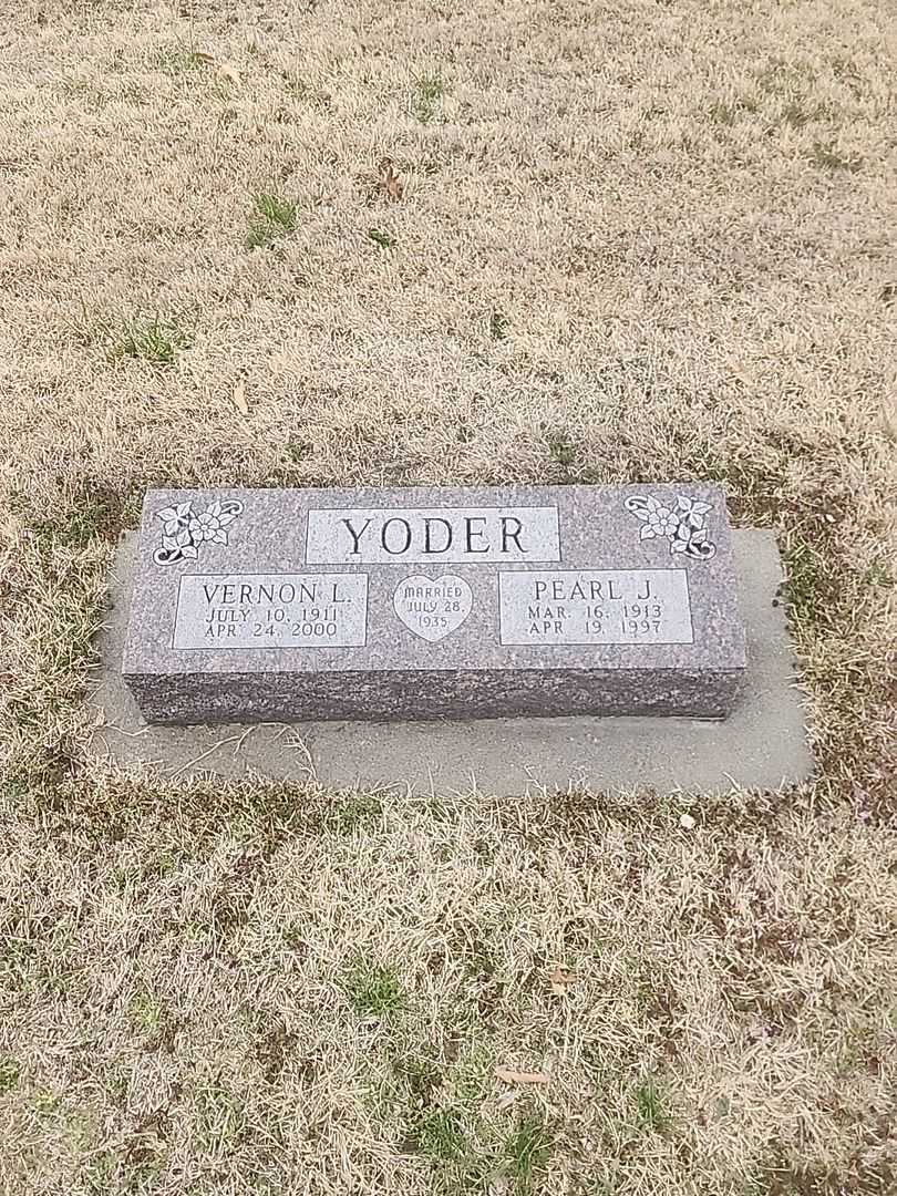 Pearl J. Ikenberry Yoder's grave. Photo 1