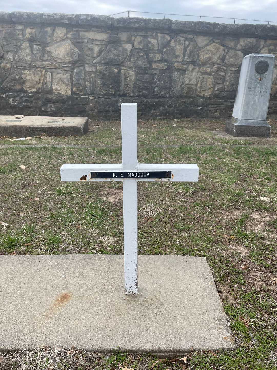 R. E. Maddock's grave. Photo 3