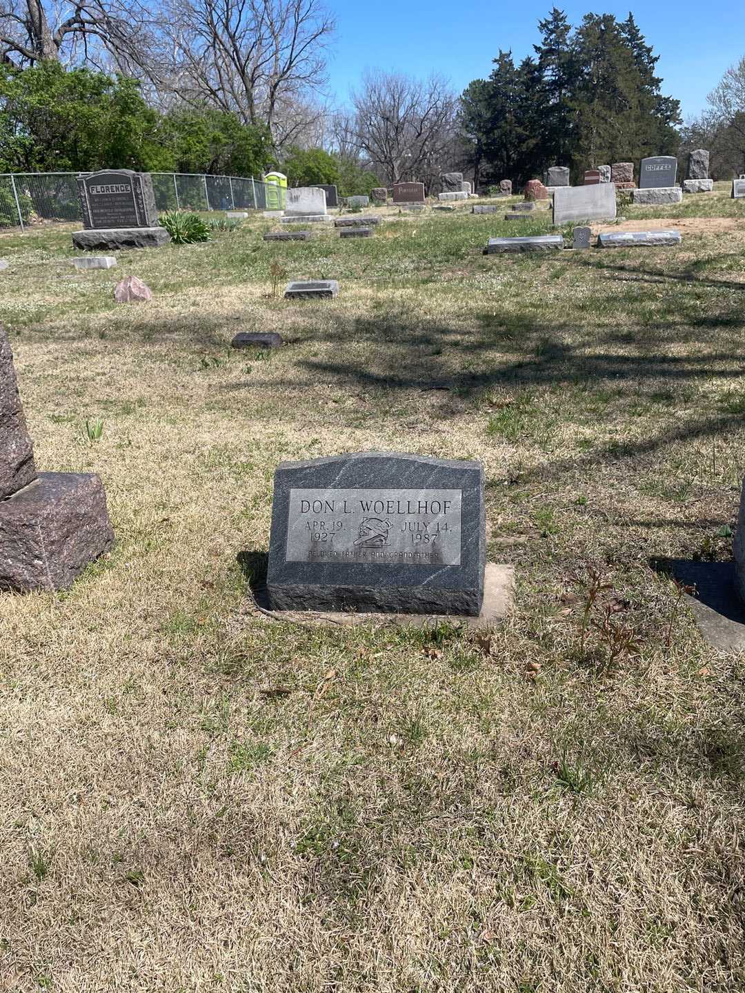 Don Les Woellhof's grave. Photo 2