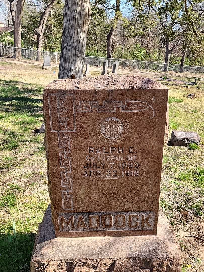 Ralph E. Maddock's grave. Photo 3