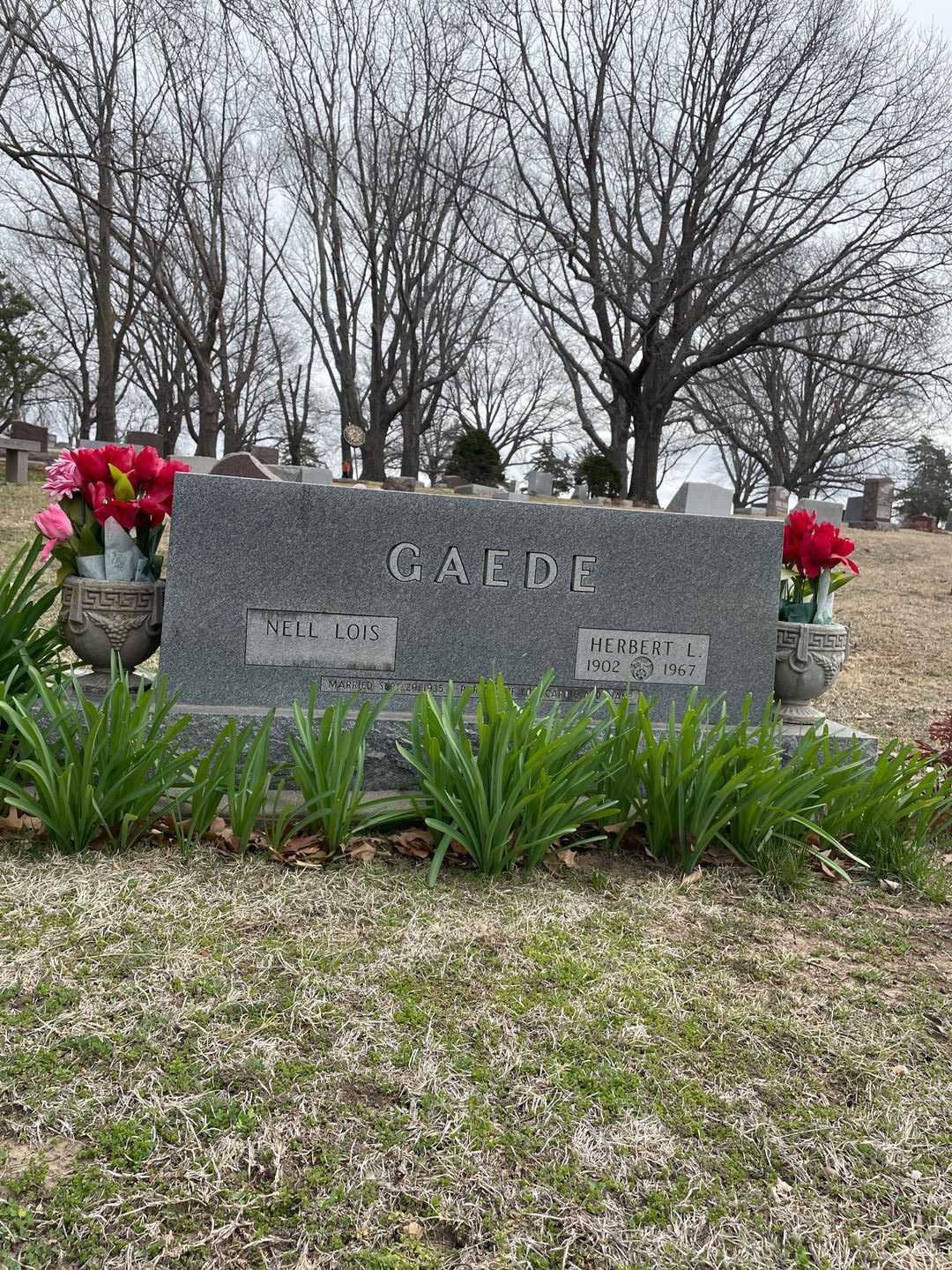 Herbert L. Gaede's grave. Photo 1
